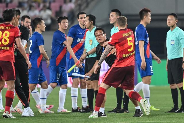 库里12分加兰27分 骑士大胜勇士豪取10连胜